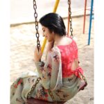 Vaishnavi Arulmozhi Instagram - I really like the bow😉✨ Saree: @srisaicollections9 Blouse: @vastram_theethniccouture Jewellery: @methurna_collections #vaishnavi #vaishnaviarulmozhi