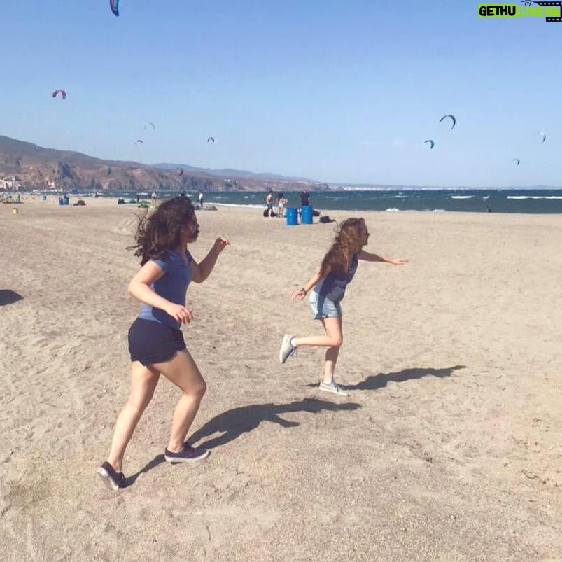 Valeria Britos Instagram - 1, 2, 3 👯♂️ . . . #aguadulce #madreehija @calu.sancho Aguadulce, Andalucia, Spain