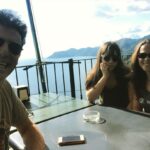 Valeria Britos Instagram - Este jueves de #tbt recuerdo de nuestro primer café post confinamiento en familia. @calu.sancho @liocampoy #Riomaggiore #Italia 🇮🇹 Riomaggiore Cique Terre ,la Spezia,italy