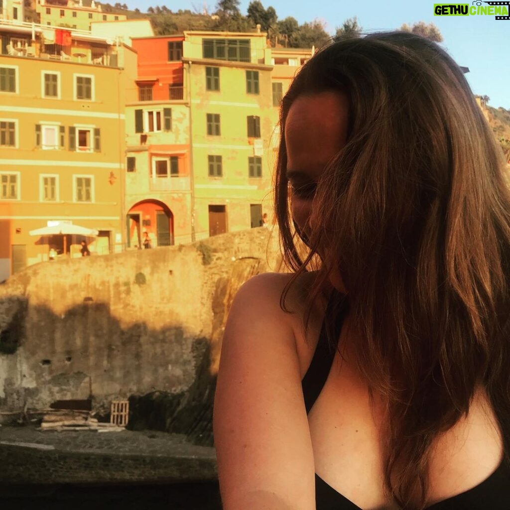 Valeria Britos Instagram - Riomaggiore me tiene enamorada 😍 Cual elegís? 1,2,3....4 . . . . #italia #postcuarentena #verano