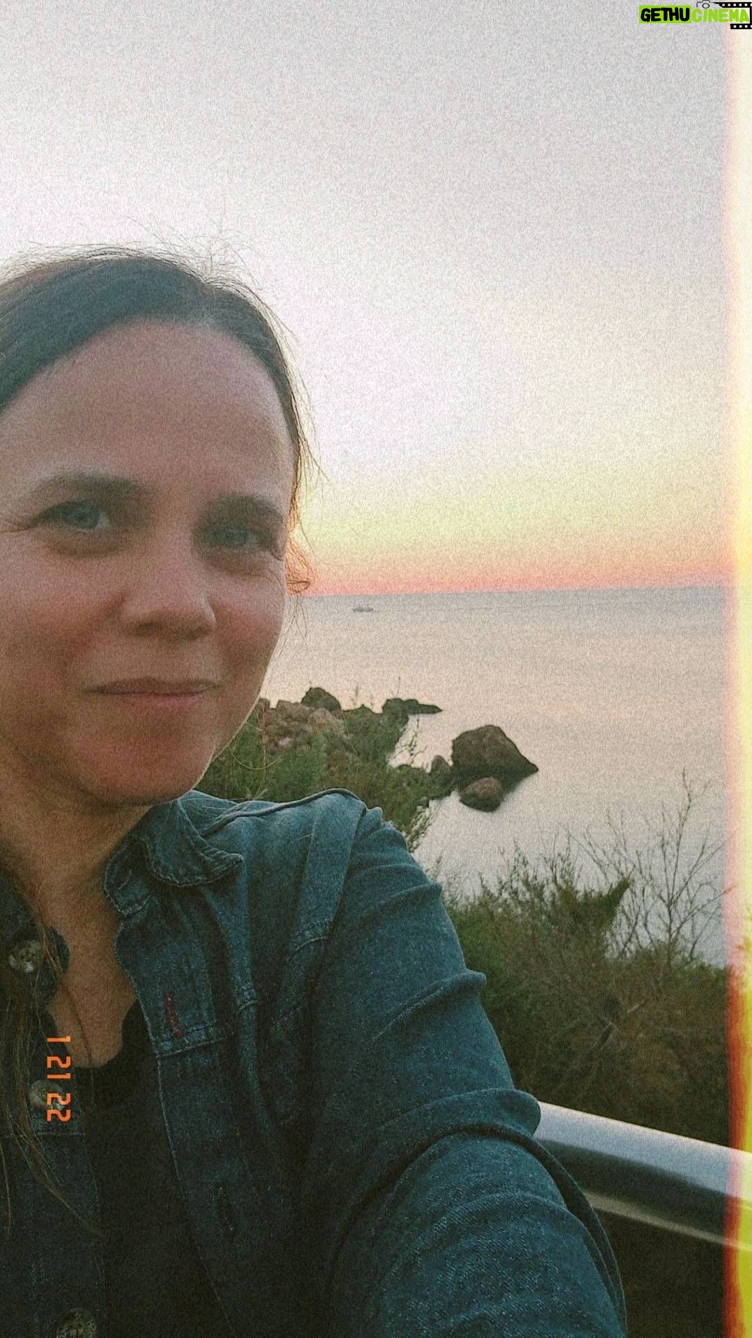 Valeria Britos Instagram - 2022 fue un año intenso en el que visitamos 12 provincias de España trabajando y disfrutando del viaje en familia. Y el 2023 seguimos en la ruta! Les deseo un año soñado y que los sorprenda con mucho más.