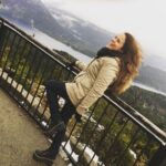Valeria Britos Instagram - Me hago la diva en el Cerro Campanario 🤣. . . . #bariloche #amoviajar Cerro Campanario Bariloche, Argentina