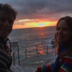 Valeria Britos Instagram - Te deseo un año con salud y rodeado de tu familia y afectos!!!! Que el año que comienza puedas poner en marcha todo lo que te propongas, anímate, reinventate, toma riesgos. . . . Adiós 2020! Este año viví en 3 países. En Argentina, cerrar fronteras y me quede en Italia y después viaje a España. En mi vida estuve tanto tiempo junto al mar y la montaña...ni vi tantos amaneceres 🌅 Extrañe a mis afectos y no pude actuar en @valehacerlio porque cerraron los teatros. Aprendí italiano, más de finanzas, a vivir con lo que entra en una valija ,vi muchas series en familia y conocí nuevos amigos. Cómo fue tu balance del 2020? . . . . . #añonuevo #balance #2020 #2021 #familia #amigos #nochevieja