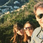 Valeria Britos Instagram - Este jueves de #tbt recuerdo de nuestro primer café post confinamiento en familia. @calu.sancho @liocampoy #Riomaggiore #Italia 🇮🇹 Riomaggiore Cique Terre ,la Spezia,italy