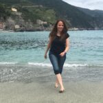 Valeria Britos Instagram - Las semanas se transformaron en meses en Italia 🇮🇹 . Me tocó vivir un momento especial, muy difícil cuando el Coronavirus golpeó fuerte acá y comenzó el confinamiento. Estas fotos son de hace ya unas semanas cuando aún no habían abierto las fronteras para recibir a los turistas. De a poco se asoma la nueva normalidad. En cada país se vive de un modo distinto pero con responsabilidad y distanciamiento social vamos a estar cada día mejor. 💪 #italia