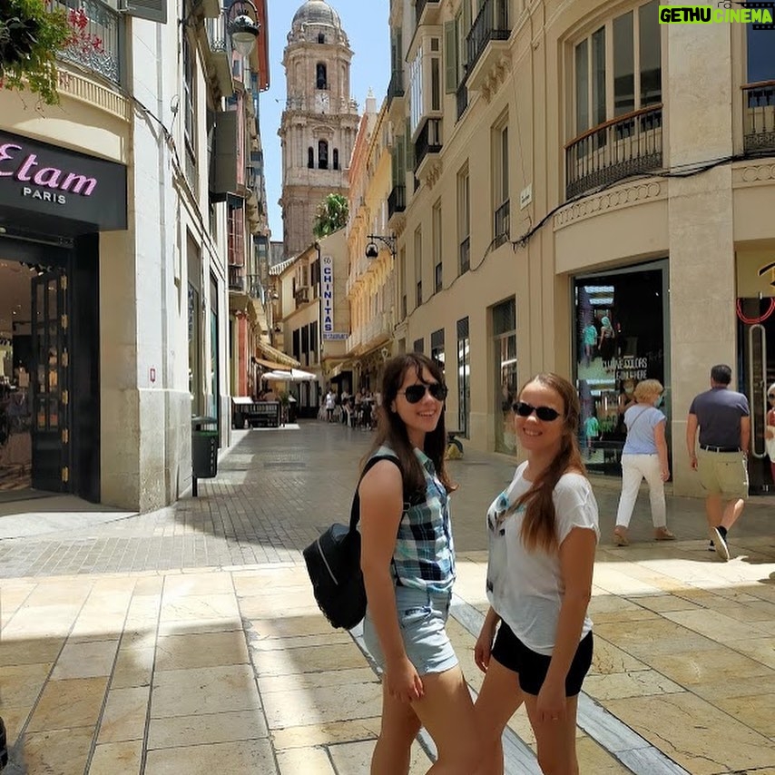 Valeria Britos Instagram - Con ella...con ellos...con el Una tarde en Malaga 😀❤️ . . . #hija #amistad #amor #familia #vomosviendo #malaga Málaga, España
