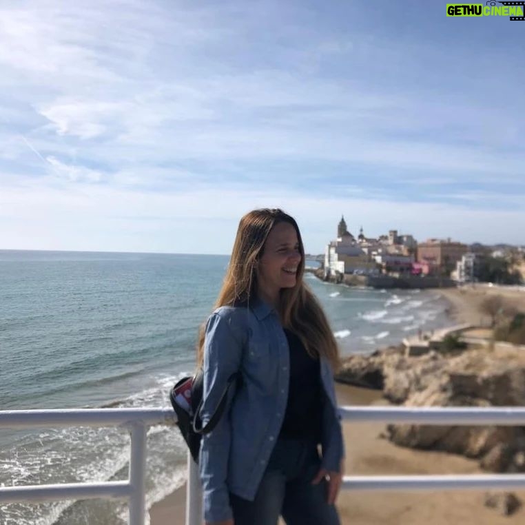 Valeria Britos Instagram - š¤ Charlas y caminatas con @calu.sancho . El.mejor plan. . . #sitges #espaƱa Sitges, EspaƱa