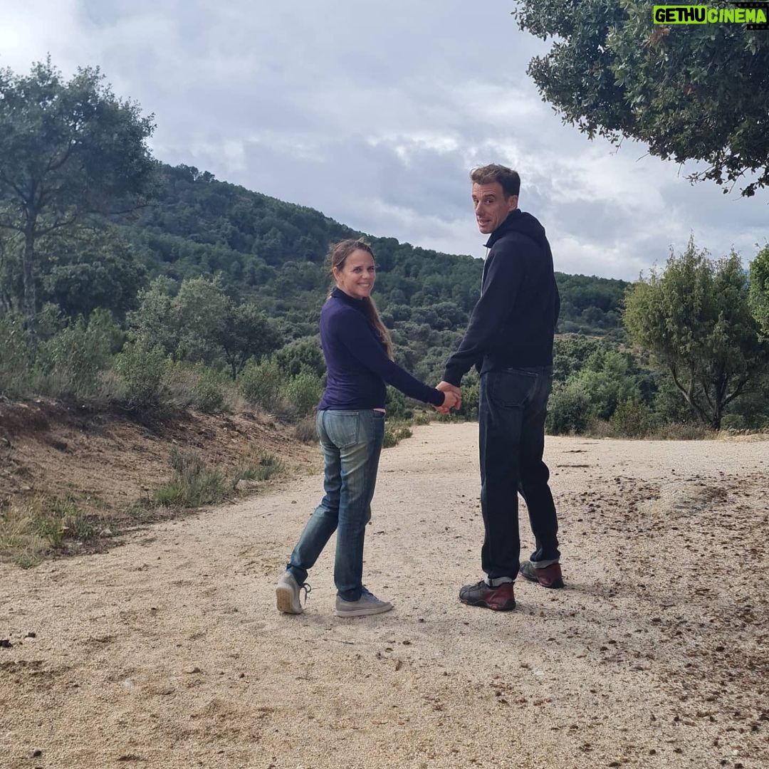 Valeria Britos Instagram - Paso a paso, sin prisa y sin pausa. Las fotos son del Mirador de la Solana. Ph @calu.sancho . . . #vamosviendo #pasoapaso #mirador #españa🇪🇸