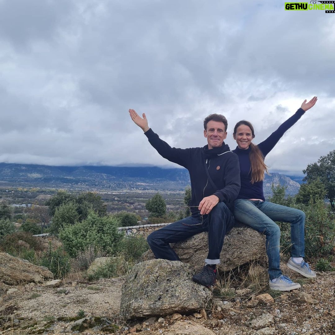 Valeria Britos Instagram - Paso a paso, sin prisa y sin pausa. Las fotos son del Mirador de la Solana. Ph @calu.sancho . . . #vamosviendo #pasoapaso #mirador #españa🇪🇸