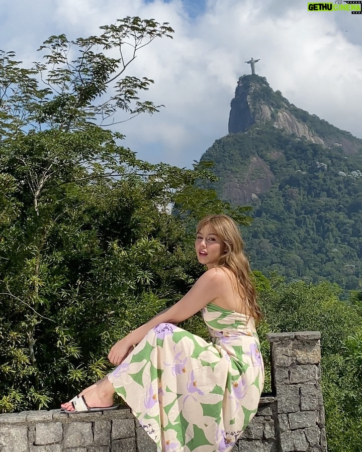 Vanesha Prescilla Instagram - having good timess here in rio de janeirooo! so glad to see one of seven wonders of the world, christ the reedemer🇧🇷🇧🇷🇧🇷 #HavaianasinBrazil2023 #HavainasIndonesia #MadeinBrazil #DesignForAFreeLife Rio de Janeiro, Rio de Janeiro