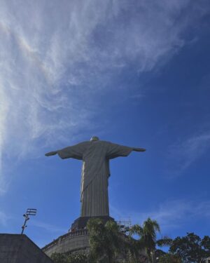 Vanesha Prescilla Instagram - having good timess here in rio de janeirooo! so glad to see one of seven wonders of the world, christ the reedemer🇧🇷🇧🇷🇧🇷 

#HavaianasinBrazil2023
#HavainasIndonesia
#MadeinBrazil
#DesignForAFreeLife