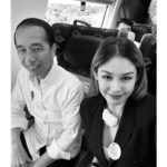 Vanesha Prescilla Instagram - akhirnya mampir lagi ke bandung!! tapi yang kali ini spesial karna diajak sama pak Presiden Jokowi sambil cobain kereta cepat yang sangat menyenangkaann! bersih, nyaman, bagus, dan hemat waktu karna total perjalanan jakarta-bandung kurang lebih cuma 45 menit, gapake macet macetan dan super cepetttt sampe 350km/h. terimakasih pak Jokowi ❤️🤍 Jakarta, Indonesia