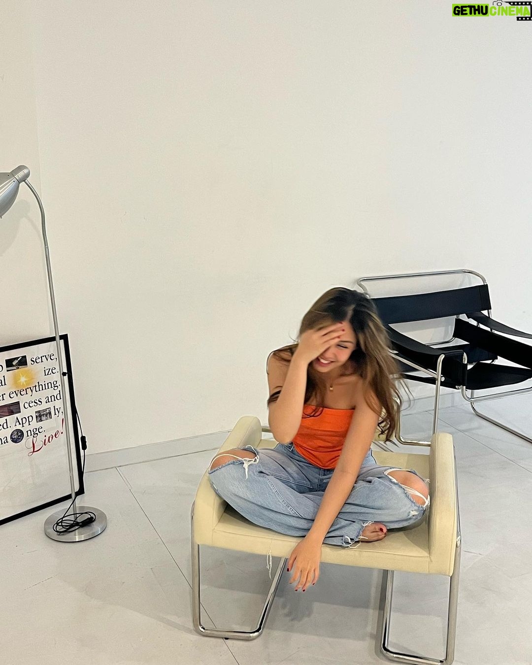 Vanesha Prescilla Instagram - orange really stands out in a good wayyy π
yang punya outfit atau sesuatu warna orange, ikutan doongg challenge #GaOrenGaKeren sekarang. post di pake hashtag #GaOrenGaKeren #EkstraKeren & #VaneshaPrescillaSquad ya karna aku punya sesuatu yang warnanya orange yang keren buat salah satu dari kamuuuu! post yang banyak ya πππ good luck