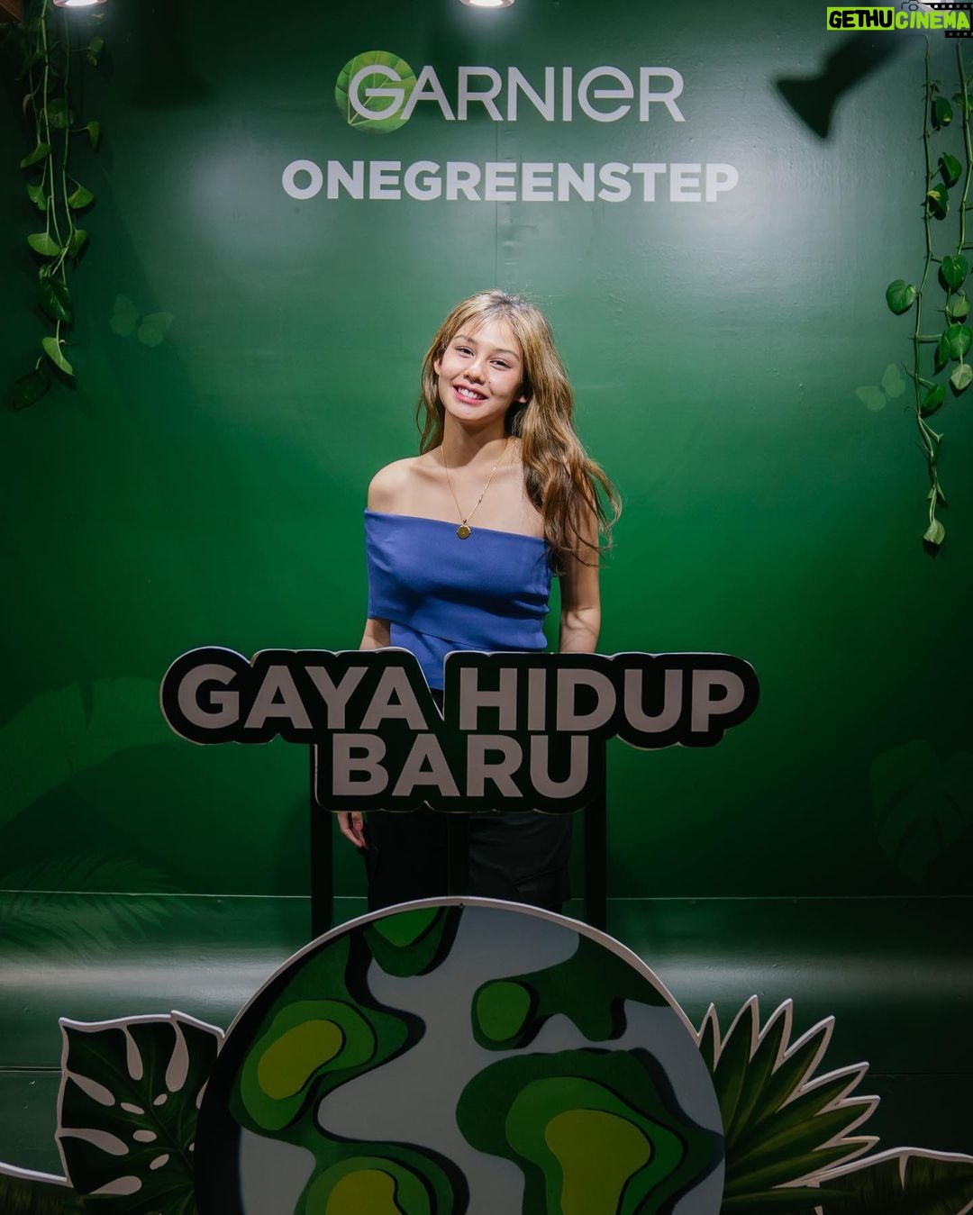 Vanesha Prescilla Instagram - kapan lagii bisa dapet free sample serum si Garnier Bright Complete Anti Acne💙 kemaren aku udaa main ke booth Garnier @garnierindonesia di JxB dan seruuuuuuu! dari cobain serum, photobooth, ada juga promo2 sampe bisa menangin smartphone dan Dyson! yuk kalian juga kesana dan ramein booth Garnier ya #Drawat #GarnierIndonesia