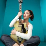 Vanesha Prescilla Instagram - selain menjadi aku dengan profesi yang sekarang, aku juga mau explore untuk menantang diri jadi seorang penyanyi, penari dan racer. menurut aku mencari berbagai versi dari diri kita itu proses belajar yang panjang, tapi worth everything. kamu punya berbagai versi dari diri kamu yang bisa ditujukin? post di feed dengan foto atau video dan ikutan #BeUnlimitedMe challenge yuk! caranya: 1. post foto atau video tentang kamu yang berani Break The Limit dalam hal apapun! misalnya selain menjadi seorang mahasiswa, kamu juga berani untuk menantang diri menjadi seorang penulis, atau penari. apapun itu! ceritain di caption sedikit tentang pengalaman kamu menjadi #BeUnlimitedMe 2. sertakan hashtag #OPPOReno7Series5G #UnlimitedMelnPortrait #ThePortraitExpert dan #BeUnlimited Me dan tag @oppoindonesia 3. mention 3 teman untuk ikutan juga info lebih lanjut, cek ke @OPPOIndonesia ya, good luck! 🌹#ShotonOPPO