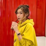Vanesha Prescilla Instagram - hi! siapa yang punya moment of truth dan harus diabadikan.. ceritain dong ke aku! karna kamu bisa menangin kesempatan buat dapetin 2 OPPO Band untuk 2 orang pemenang terpilihhh! kebetulan, OPPO Indonesia juga punya ✨special cashback✨ #OPPOReno6 buat pembelian IoT nih di tanggal 17 september - 3 October!   kalo moment of truth aku sih, setiap quality time sama orang orang terdekat.. disitu aku bisa kasihliat ekspresi apapun! pasti happy! kalo kamu apa nih moment of truth nya? -Follow @OPPOindonesia dulu -Komen moment of truth kamu di kolom komentar posting ini -Pakai hashtag #OPPOIndonesia dan #EveryEmotionInPortrait -Mention @OPPOIndonesia -Tag 3 orang buat ikutan juga -Challenge ini berlangsung dari tanggal 17 September- 28 September dan akan diumumkan di IG @OPPOIndonesia tanggal 1 October! Good luck ya semua! 💚