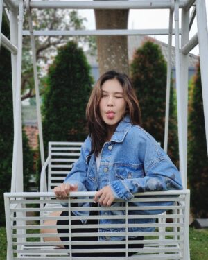 Vanesha Prescilla Instagram - selalu happy menyambut hari kemerdekaan Indonesia. tapi udah dua tahun ini rasanya campur aduk yaa karna pandemi.. ini dia 3 ekspresi aku yang mewakili hari ini! 😋

dan khusus hari kemerdekaan, OPPO Indonesia lagi adain promo OPPO Reno6 dan produk lainnya.

follow @OPPOIndonesia untuk info nya ya!

#ShotonOPPO #EveryEmotionInPortrait #OPPOReno6