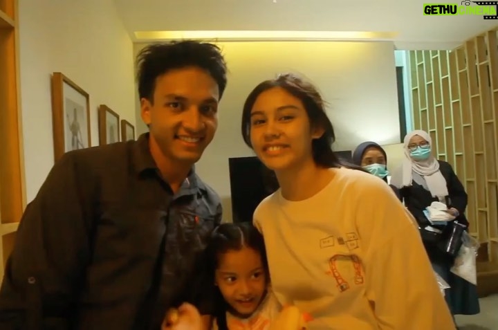 Vanesha Prescilla Instagram - thursday!! akhirnya episode 1-8 paradise garden ready to watch di @vidiodotcom! thank you semua yang udah nonton dan support! see u next season.. kalo ada π gimana bapak dan ibu sutradara? @tommydewo @ginantirona