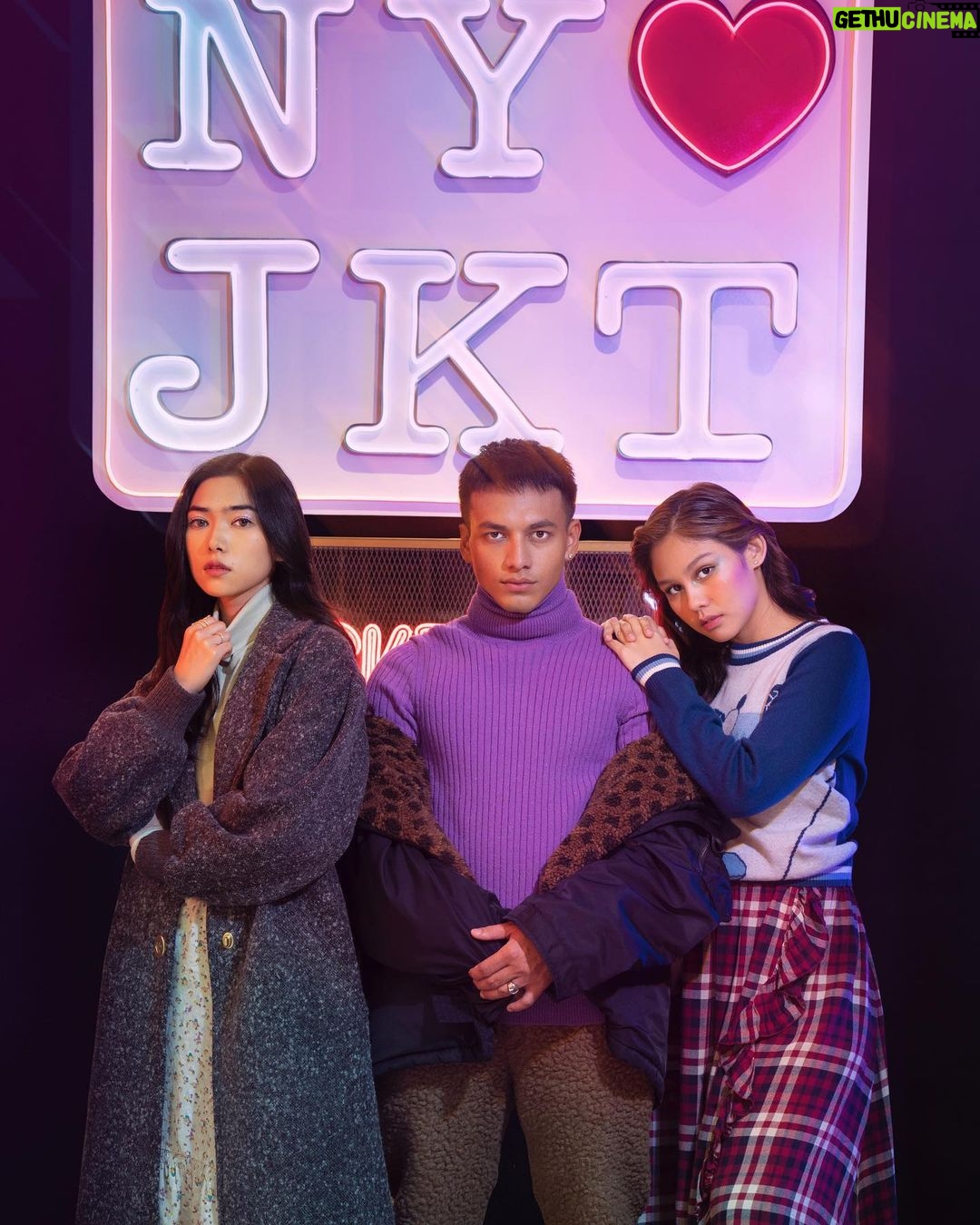 Vanesha Prescilla Instagram - the future can be so bright, it's blinding ✨ speaking of future, @coach has launched their Fall collection Windows of The Future at their Senayan City store! come and check out their colorful installation ❤️🔥 #CoachNY #CoachIndonesia