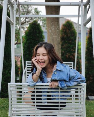 Vanesha Prescilla Instagram - selalu happy menyambut hari kemerdekaan Indonesia. tapi udah dua tahun ini rasanya campur aduk yaa karna pandemi.. ini dia 3 ekspresi aku yang mewakili hari ini! 😋

dan khusus hari kemerdekaan, OPPO Indonesia lagi adain promo OPPO Reno6 dan produk lainnya.

follow @OPPOIndonesia untuk info nya ya!

#ShotonOPPO #EveryEmotionInPortrait #OPPOReno6