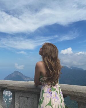 Vanesha Prescilla Instagram - having good timess here in rio de janeirooo! so glad to see one of seven wonders of the world, christ the reedemer🇧🇷🇧🇷🇧🇷 

#HavaianasinBrazil2023
#HavainasIndonesia
#MadeinBrazil
#DesignForAFreeLife