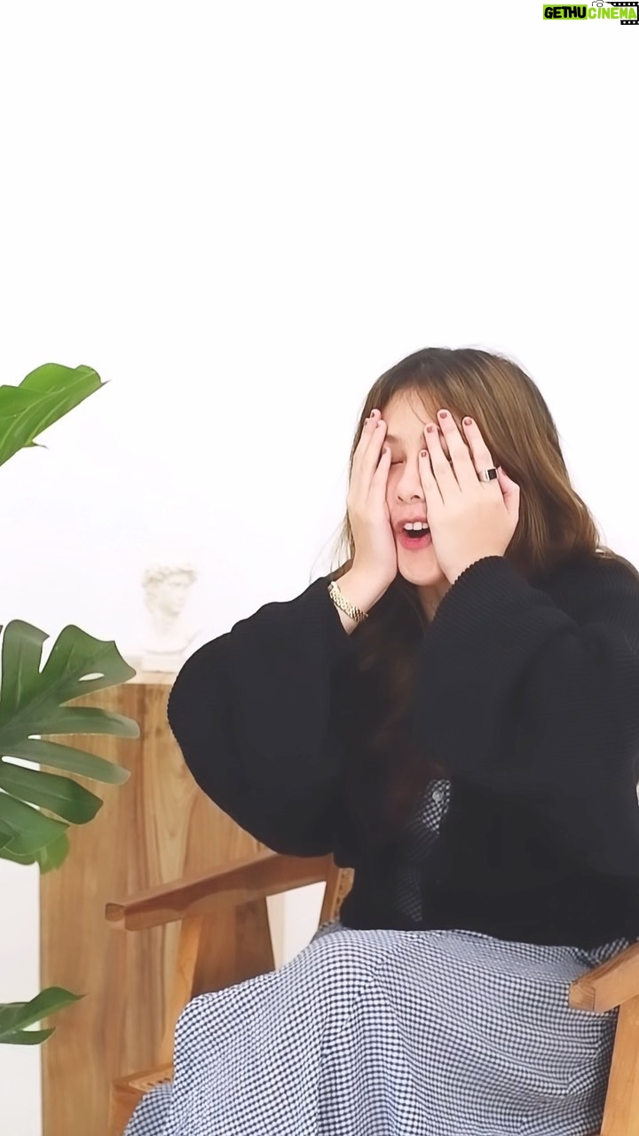 Vanesha Prescilla Instagram - semua hal pasti selalu ada yang namanya pengalaman pertama, and this is the first period story kuu! kaget panik & malu banget karena keliataan temen! how about you???? ceritain dong pengalaman menstruasi pertama kamu ke @laurierid dan dapetin kesempatan menang hadiah jutaan rupiah! cek yaa di instagram @laurierid goodluckkk!