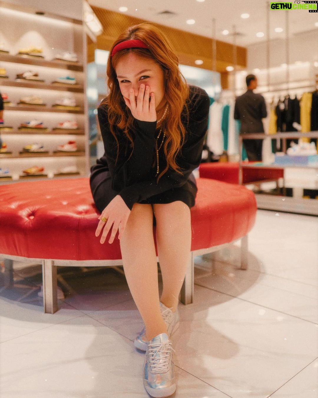 Vanesha Prescilla Instagram - @onitsukatigerindonesia thanks for having me 🪩🪩🪩 such a fun dinner!