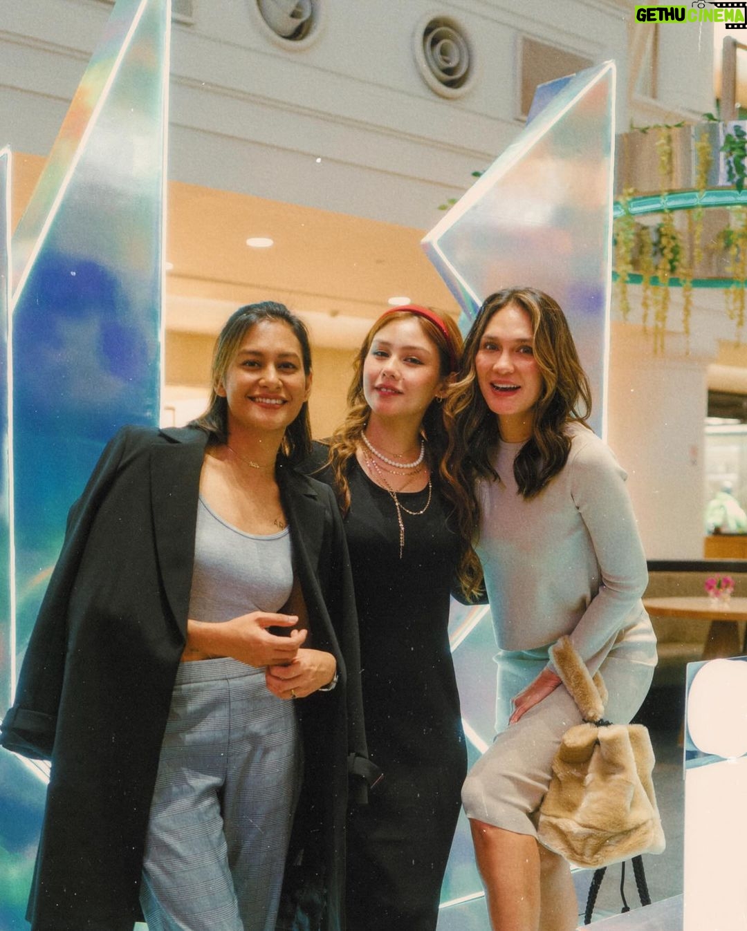 Vanesha Prescilla Instagram - @onitsukatigerindonesia thanks for having me 🪩🪩🪩 such a fun dinner!
