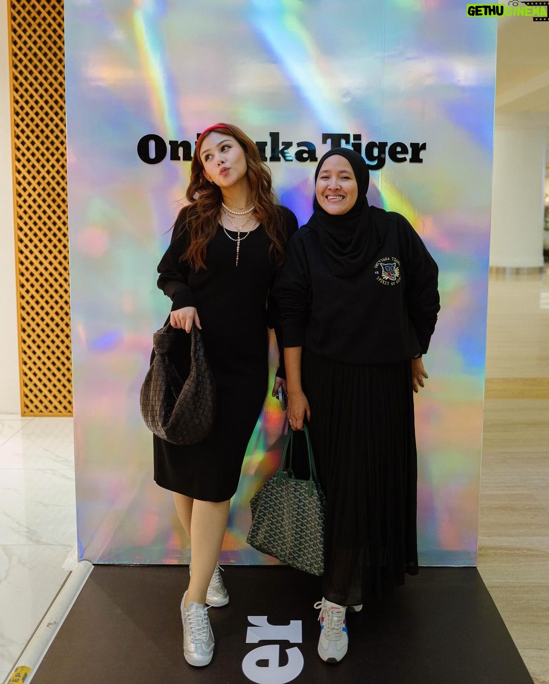 Vanesha Prescilla Instagram - @onitsukatigerindonesia thanks for having me 🪩🪩🪩 such a fun dinner!