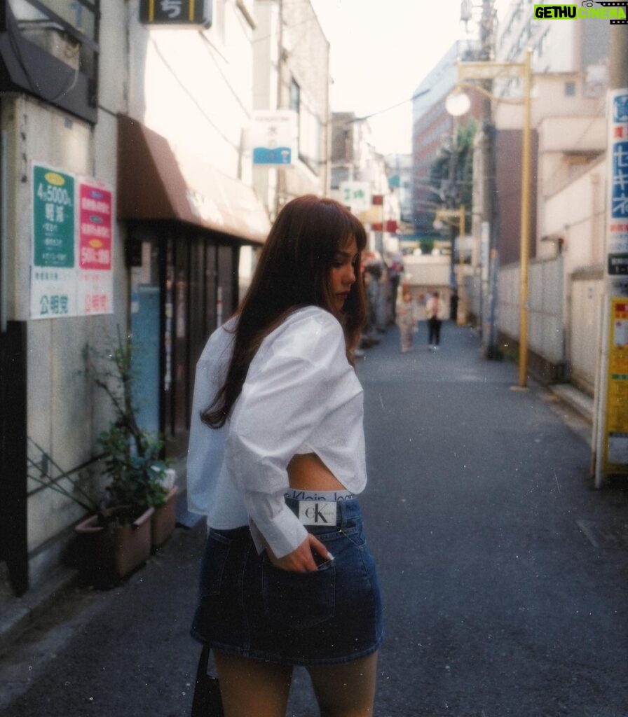 Vanesha Prescilla Instagram - dreamy tokyo with @calvinklein #mycalvins @mapfashion ✨💜 Tokyo, Japan