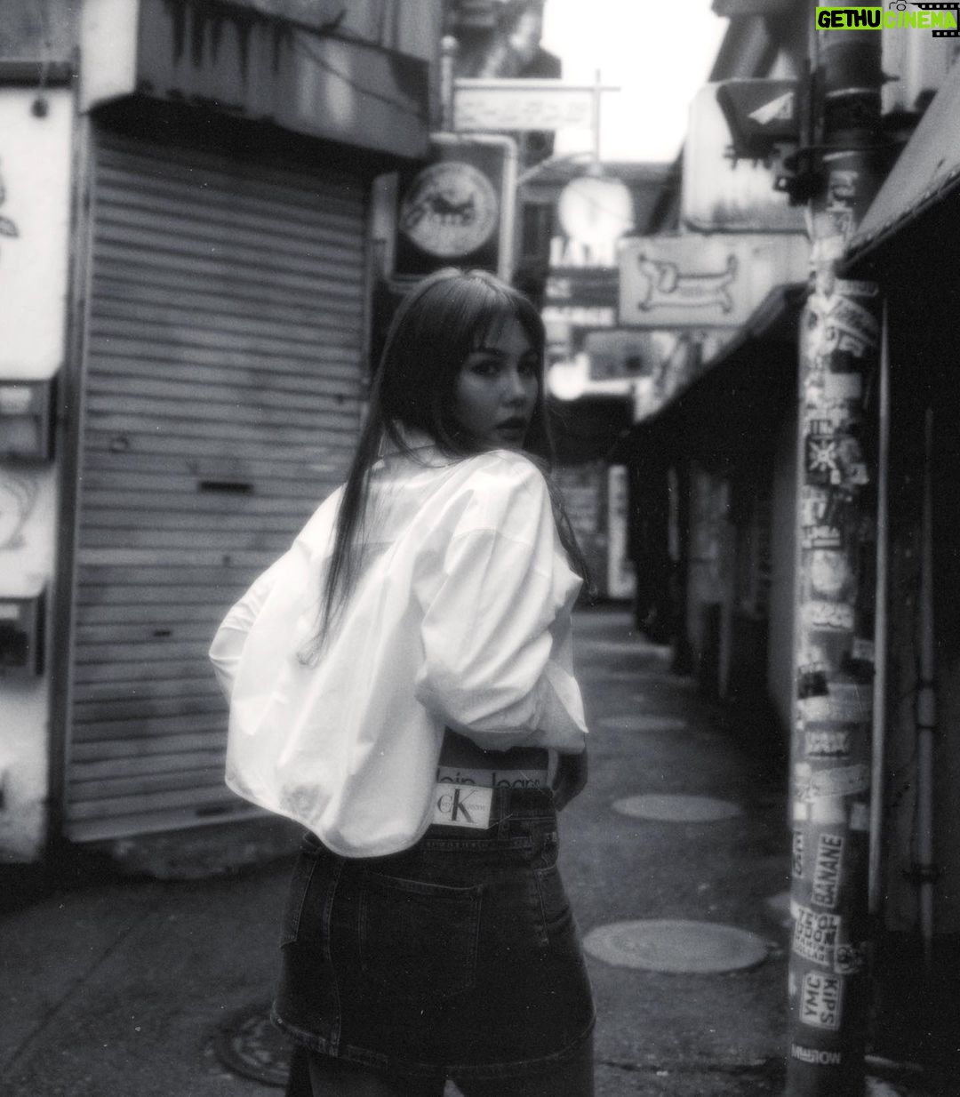Vanesha Prescilla Instagram - dreamy tokyo with @calvinklein #mycalvins @mapfashion ✨💜 Tokyo, Japan