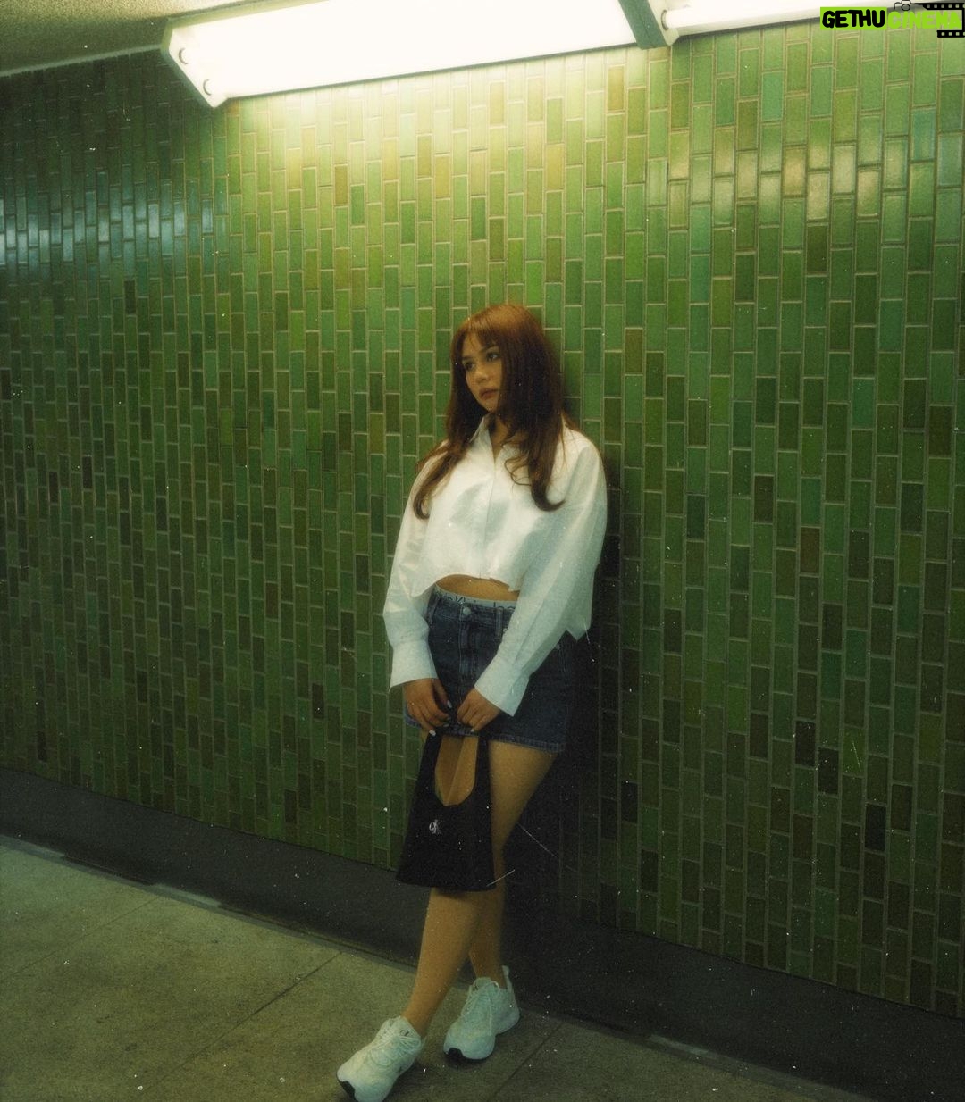 Vanesha Prescilla Instagram - dreamy tokyo with @calvinklein #mycalvins @mapfashion ✨💜 Tokyo, Japan