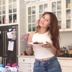 Vanesha Prescilla Instagram - my favorite at-home yogurt bowl, tasty and easy to make @amaniyogurt 🍓🫐🍇🤍