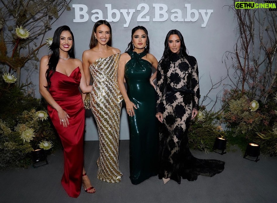 Vanessa Laine Bryant Instagram - It was so impactful to be a part of the @Baby2Baby Gala presented by @PaulMitchell and support this incredible nonprofit that has provided over 375 million basic essentials to children living in poverty across the country. @norahweinstein @kellysawyer @jessicaalba @kimkardashian @salmahayek 🌳❤️ @baby2baby