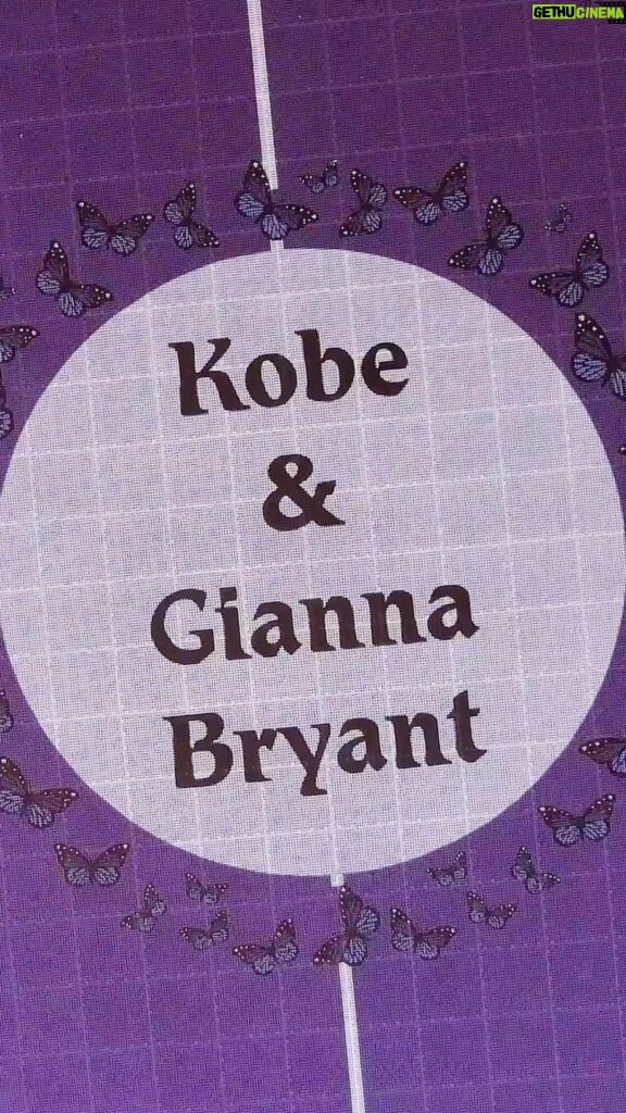 Vanessa Laine Bryant Instagram - 📍 PORTLAND 💜🤍🖤 Another special court unveiling w/ @DrinkBODYARMOR 👏🏽Special thank you to our dear friend @Sabrina_i for helping us present this incredible court in honor of Kobe and Gigi’s legacies. We love you, Sab. ❤ #Mambacita #MambaForever #PlayGigisWay❤