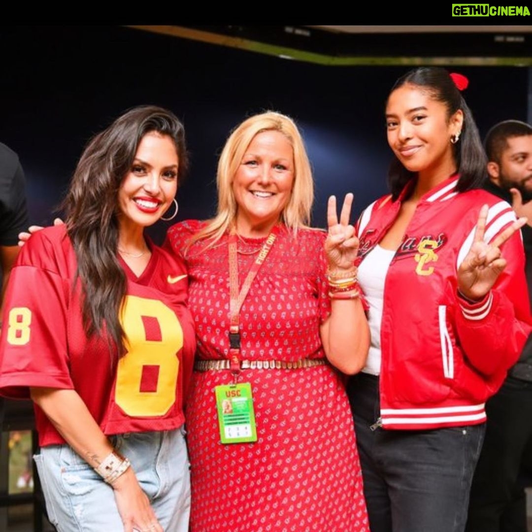 Vanessa Laine Bryant Instagram - ❤️💛