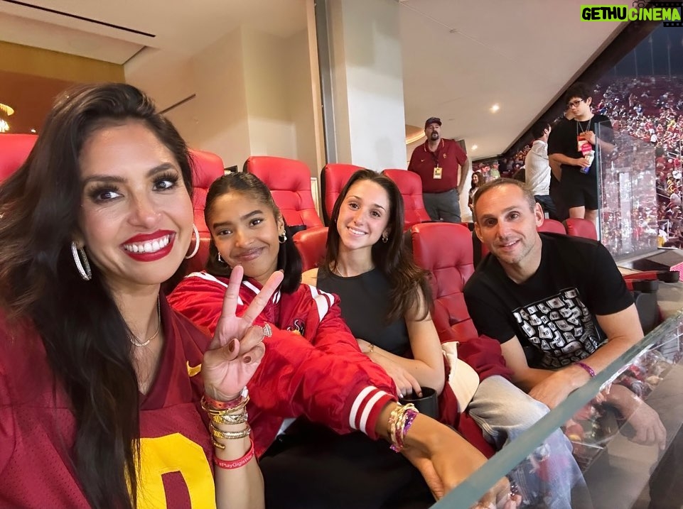 Vanessa Laine Bryant Instagram - ❤️💛✌🏾