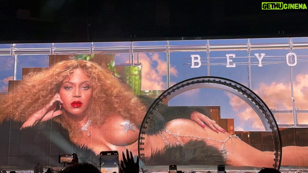 Vanessa Laine Bryant Instagram - Happy birthday @beyonce ❤️ #renaissance