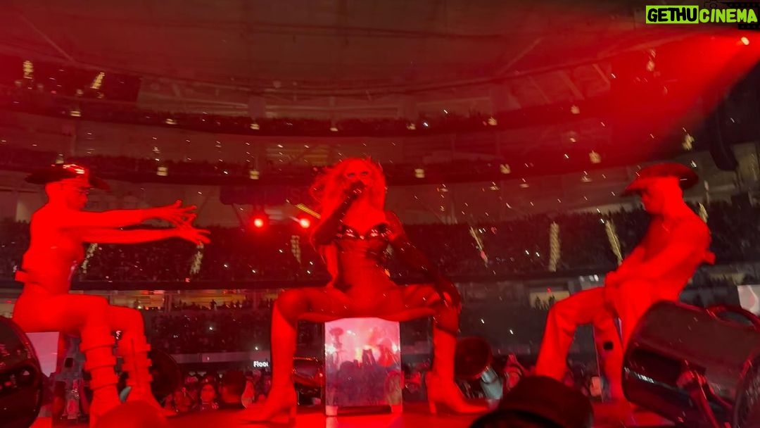 Vanessa Laine Bryant Instagram - B shutting LA down ❤️🥰 @beyonce