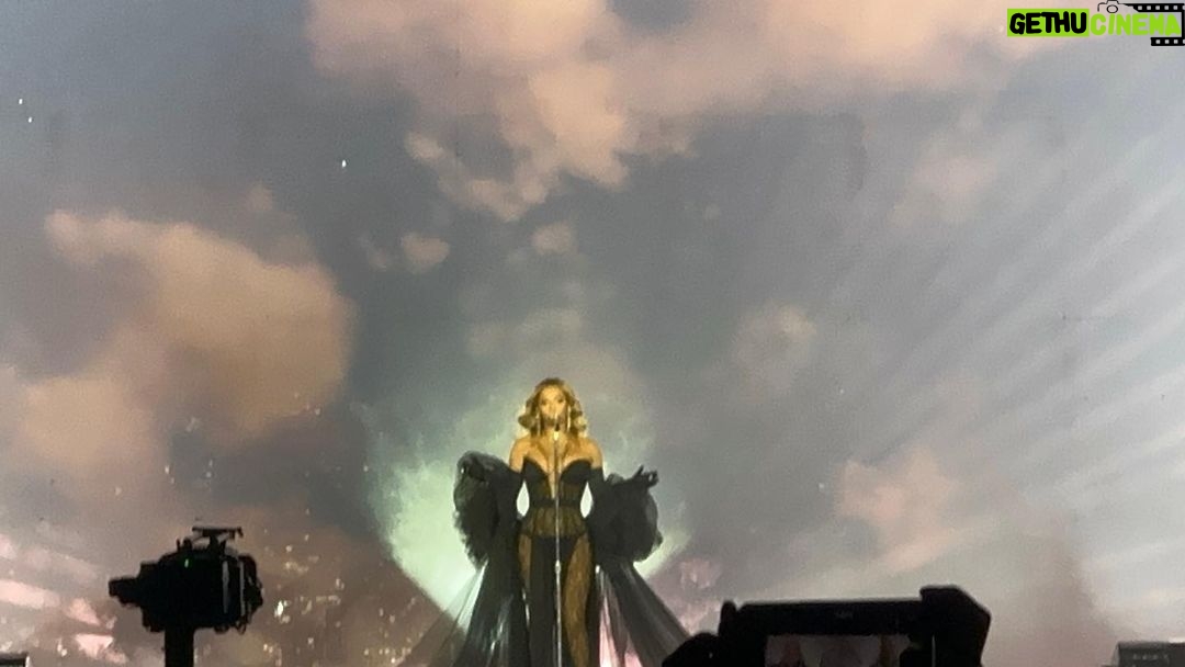Vanessa Laine Bryant Instagram - Happy birthday @beyonce ❤️ #renaissance