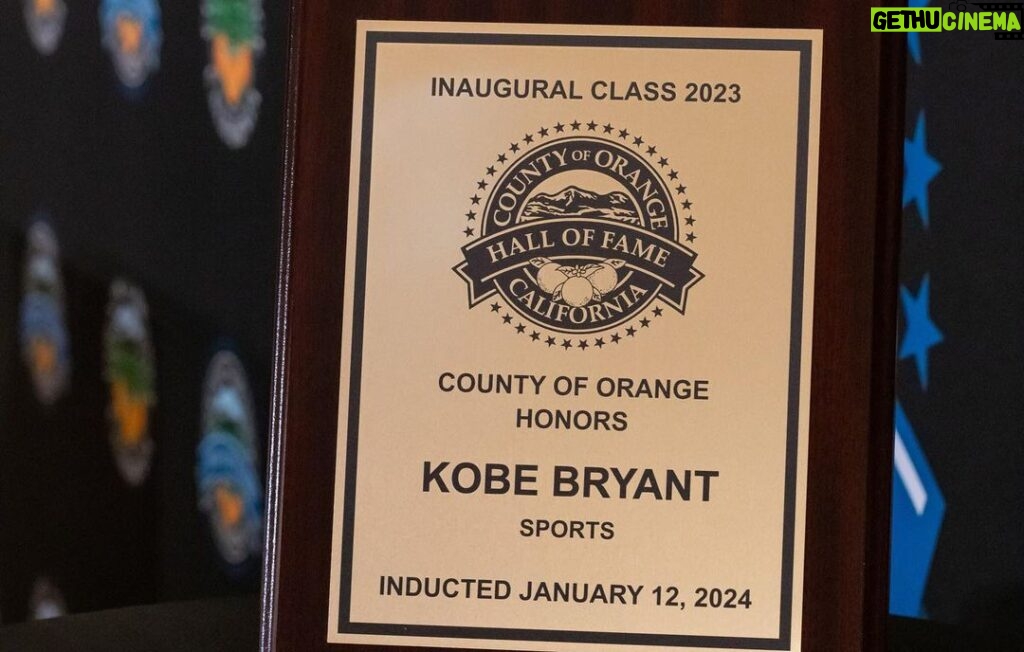 Vanessa Laine Bryant Instagram - Kobe’s legacy and connection to OC will forever be celebrated. This month he was inducted into the first ever Orange County Hall of Fame. #MambaForever #InauguralClass #OCHOF 👑 🐍❤ 🍊