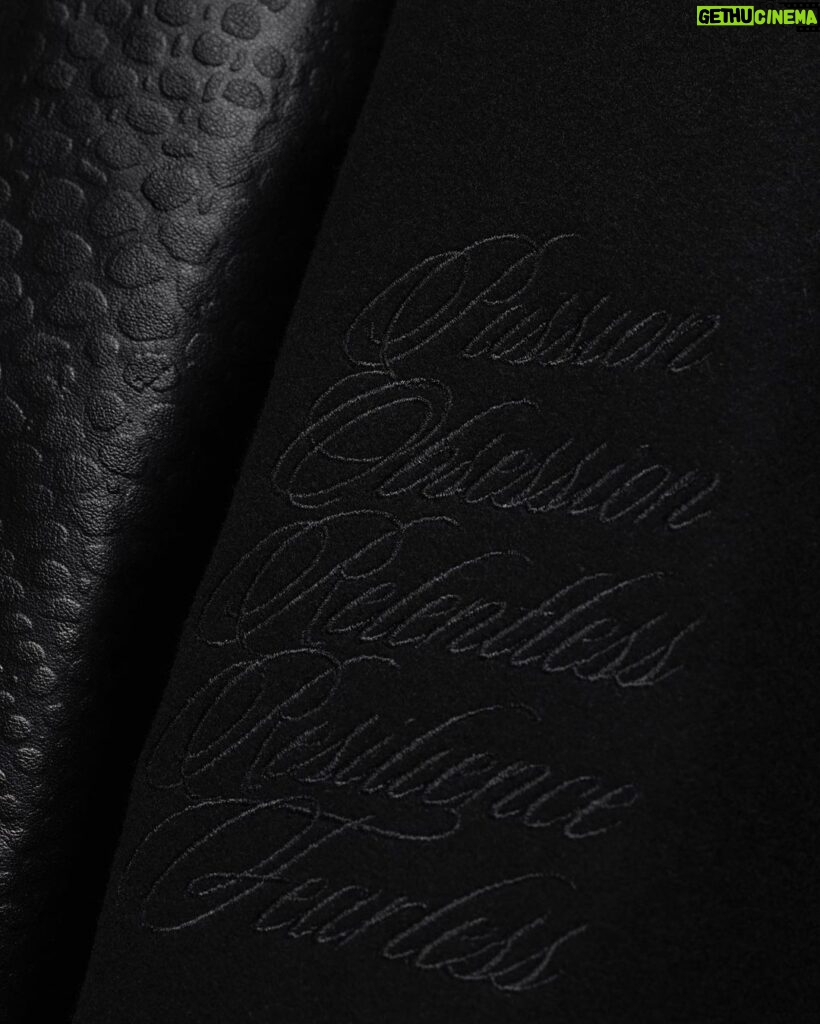 Vanessa Laine Bryant Instagram - All in the DETAILs: Inspired by the Black Mamba and the gift he gave us all. #GiftofMamba “Dedication Makes Dreams Come True.”~ @kobebryant 👑🐍❤️🏀 Gift of Mamba 👑🐍 #12.27