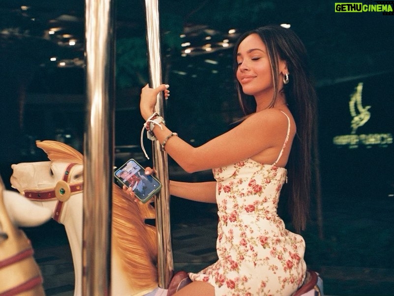 Vanessa Morgan Instagram - @garzablanca.cancun #garzablancalife #garzablancacancun When a resort has a Merry Go Round, best believe @lilireinhart & I will pretend like weβre in an episode of Euphoria π π‘ π§πΎββοΈ