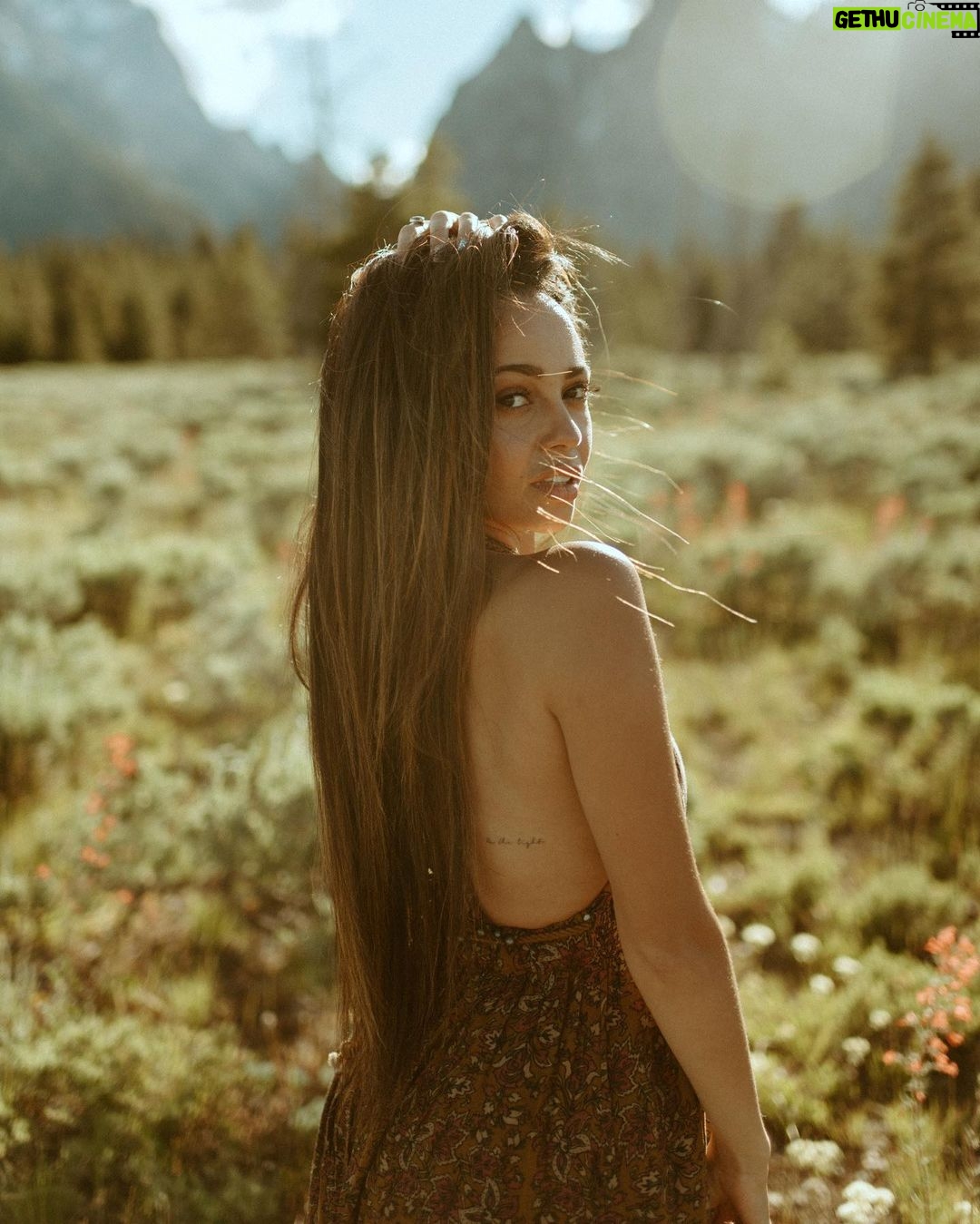 Vanessa Morgan Instagram - Free 🕊 …Thankyou @jaidenrichanphotos for documenting this chapter in Wyoming.