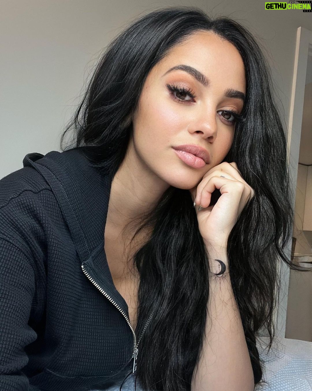Vanessa Morgan Instagram - A ☾ to represent the phases of life, that bring on growth and expand one’s light (the sun). A sun that keeps growing with the light of love. Placed beside my “River” my real life 🌞 ☾& ✨.
