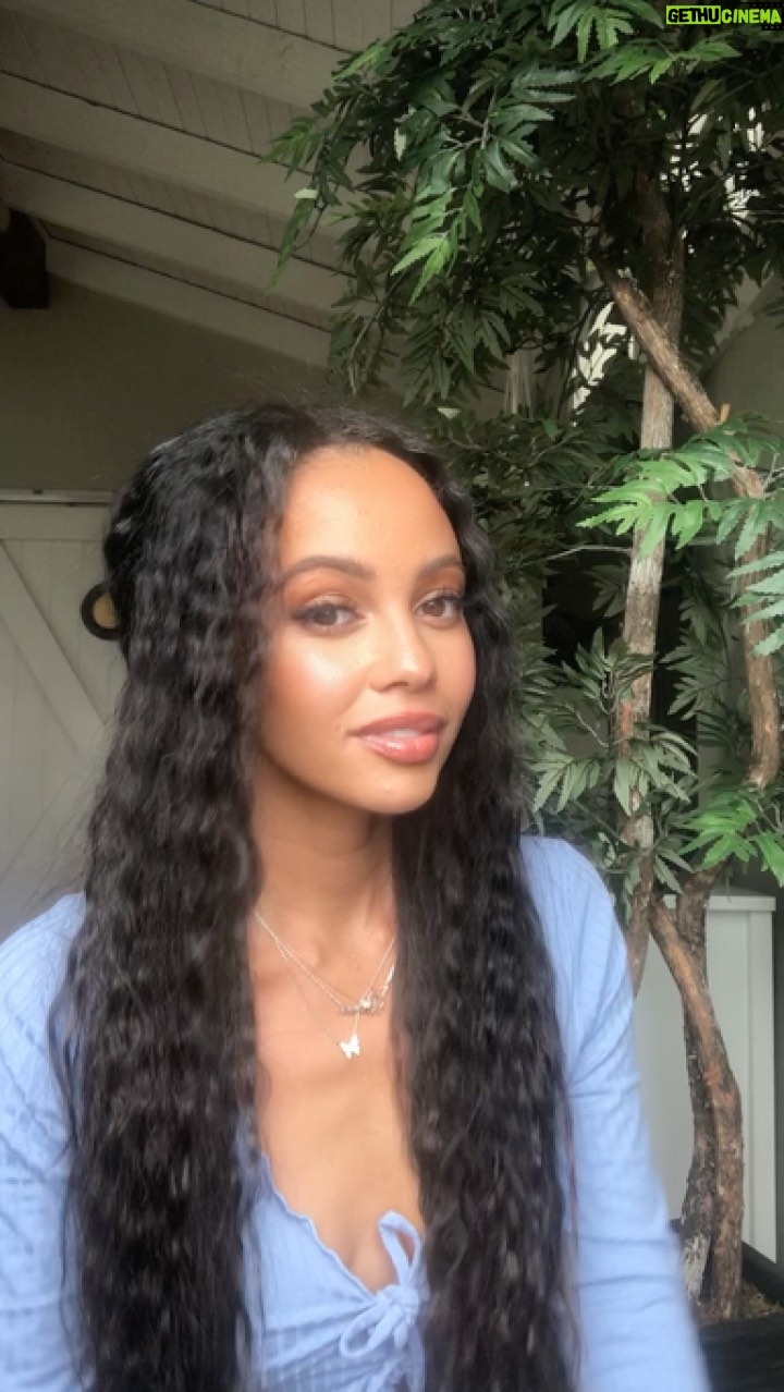 Vanessa Morgan Instagram - Slavery, although a major part of our history - is not our origin story - that’s not our narrative. Equiano’s story shows this. ✊🏽 @equiano.stories partnered with the @Dusablemuseum in the south side of Chicago, which is the nation's oldest African American museum, to make sure the narrative was given justice. ♥️🙏🏽 please check it out. #equianoambassador