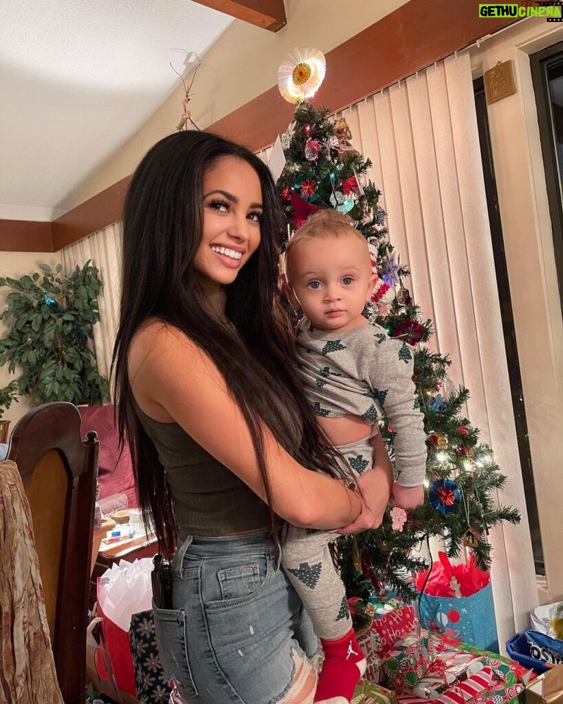 Vanessa Morgan Instagram - Merry Christmas from your two fav Christmas party crashers 🎄