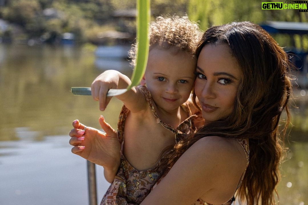 Vanessa Morgan Instagram - Happy Mother’s Day 🌸 Hope all my momma’s feel loved & appreciated today and everyday.