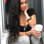 Vanessa Morgan Instagram - Work mom mode ✅☕️