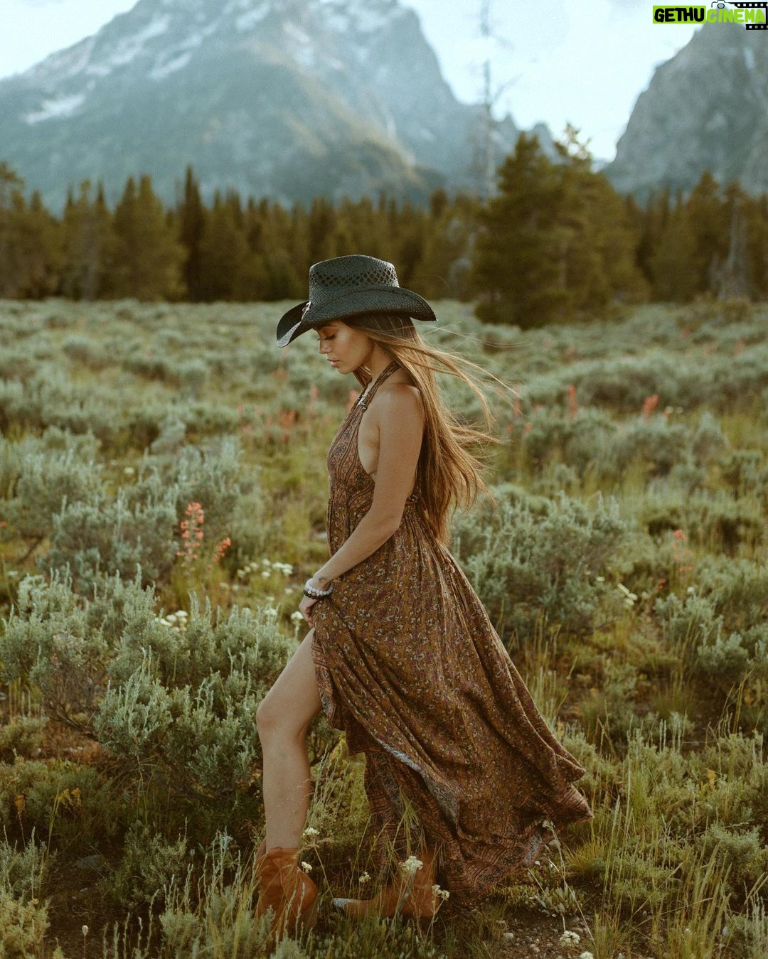 Vanessa Morgan Instagram - Free 🕊 …Thankyou @jaidenrichanphotos for documenting this chapter in Wyoming.
